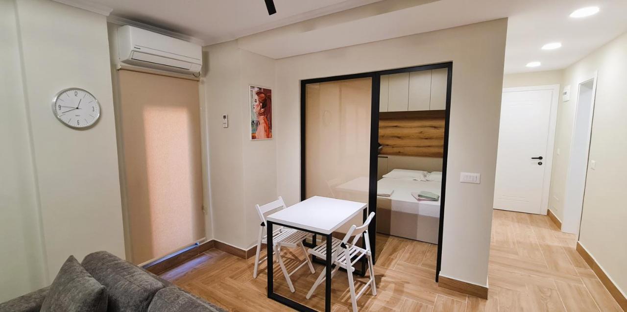 2V1 - Center Apartment 4 Tiranë Luaran gambar