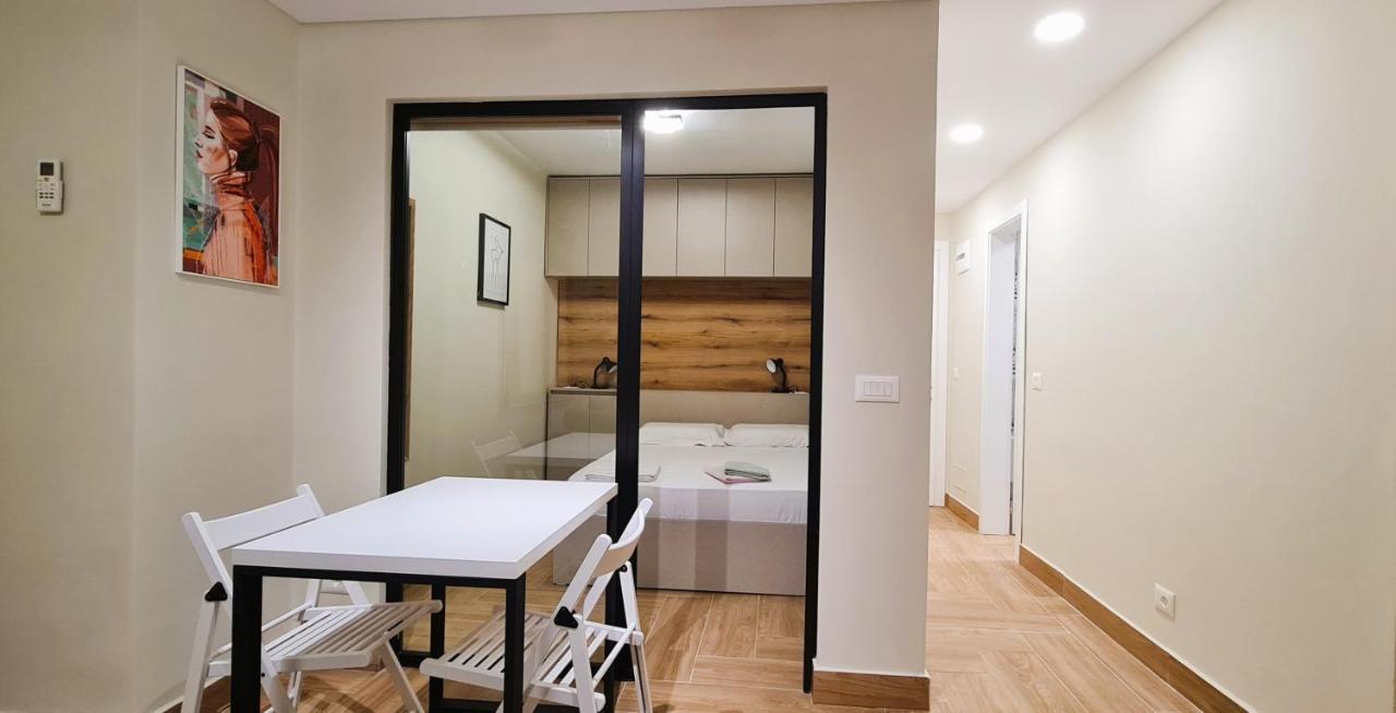 2V1 - Center Apartment 4 Tiranë Luaran gambar
