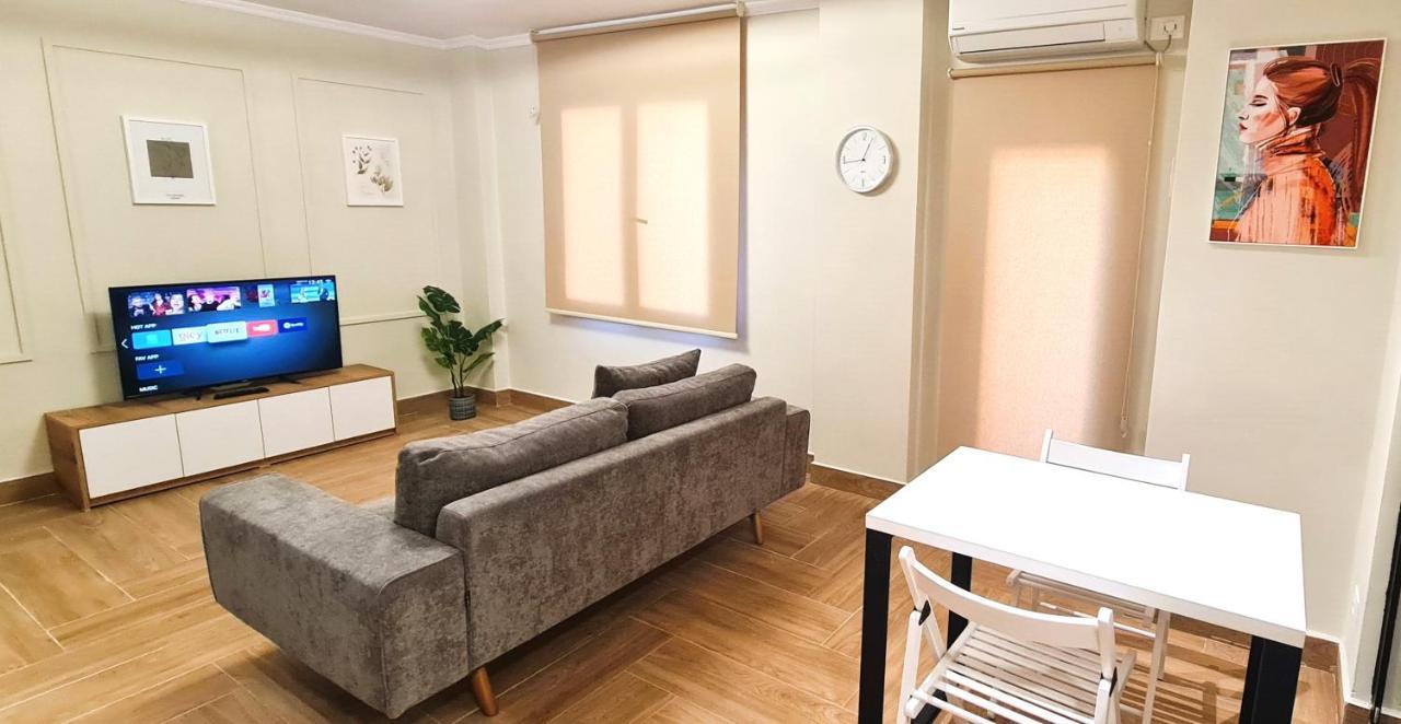2V1 - Center Apartment 4 Tiranë Luaran gambar