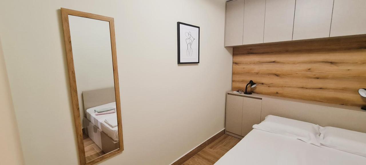 2V1 - Center Apartment 4 Tiranë Luaran gambar