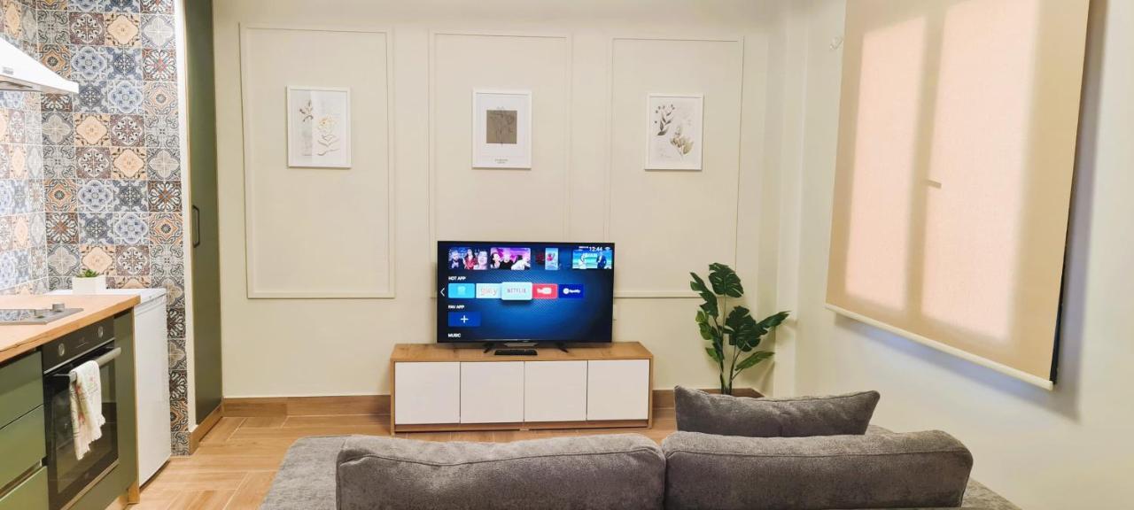 2V1 - Center Apartment 4 Tiranë Luaran gambar